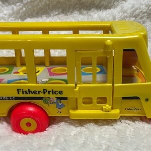 Fisher-Price Bright Yellow Bus‎ with Red Wheels